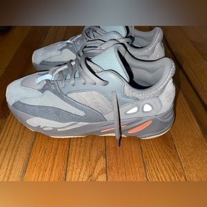 Yeezy 700 like Brand New.